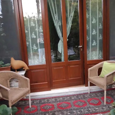 Debora Maison Nyaraló