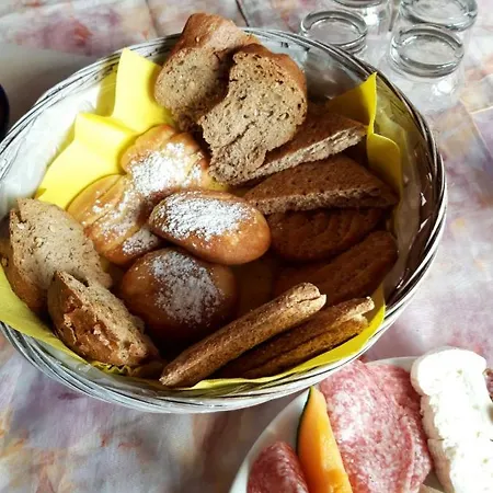 Debora Maison Nyaraló *