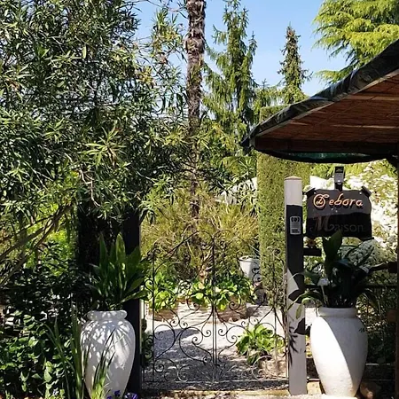 בית נופש Debora Maison *